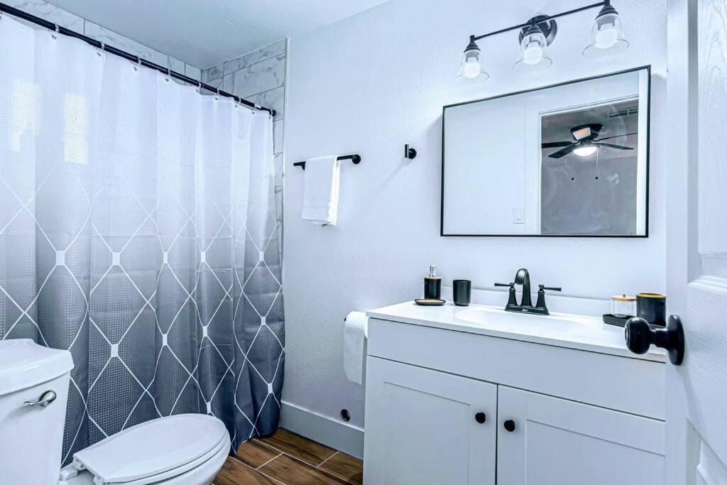 Phoenix Retreat - 1 Bedroom King Suite With 2 Smart Tvs - 10 Min From Airp - Unit B Экстерьер фото